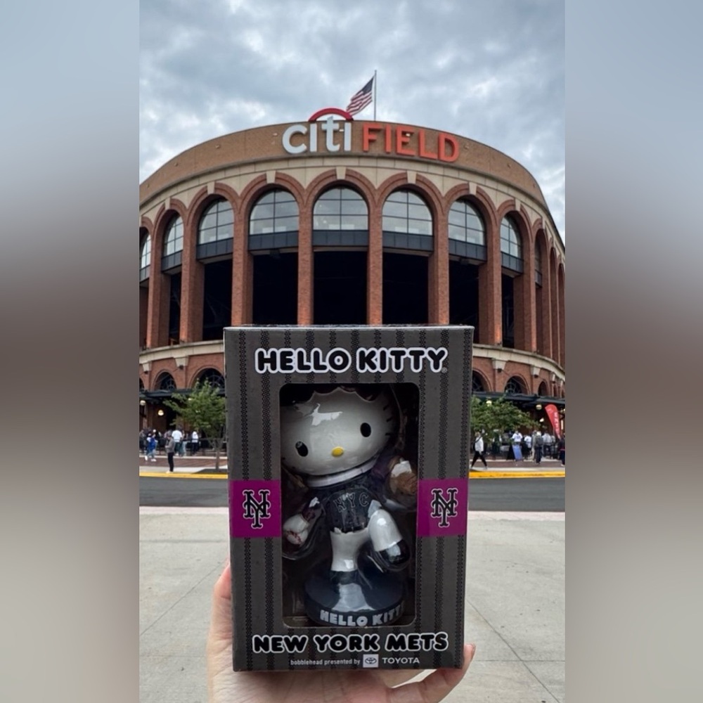 Hello Kitty NYC Mets 2025 Figurine